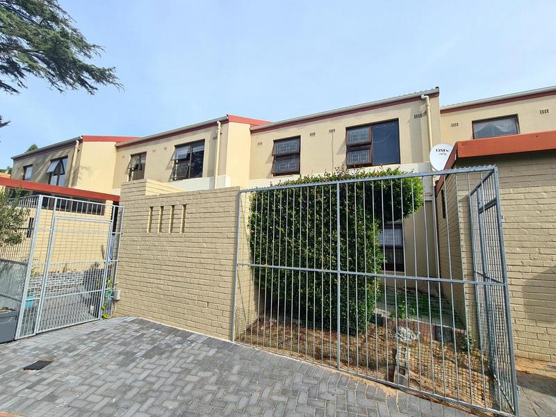 To Let 3 Bedroom Property for Rent in La Rochelle Western Cape